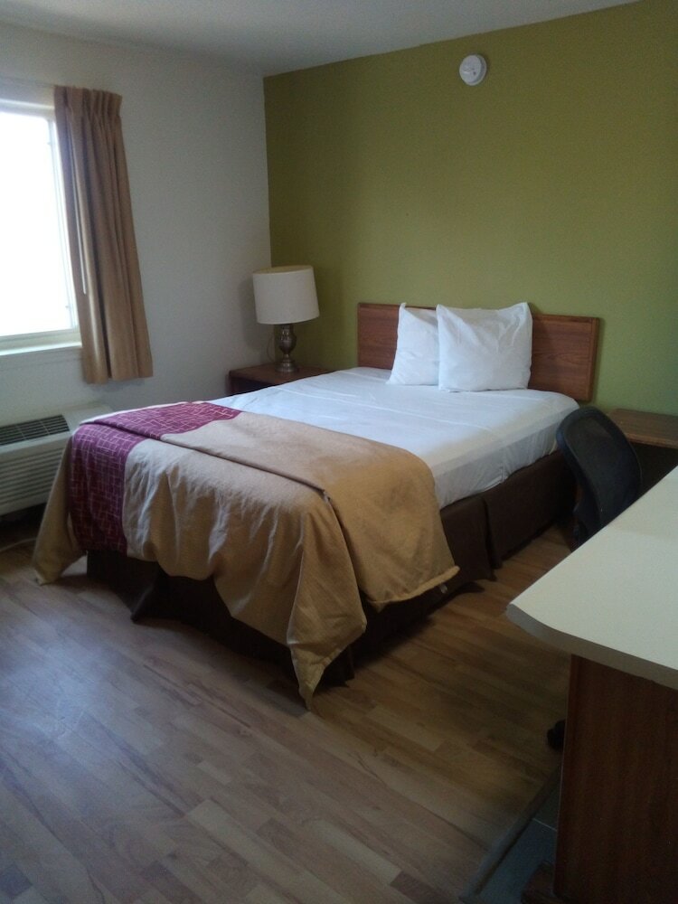 Hotel Host Inn And Suites