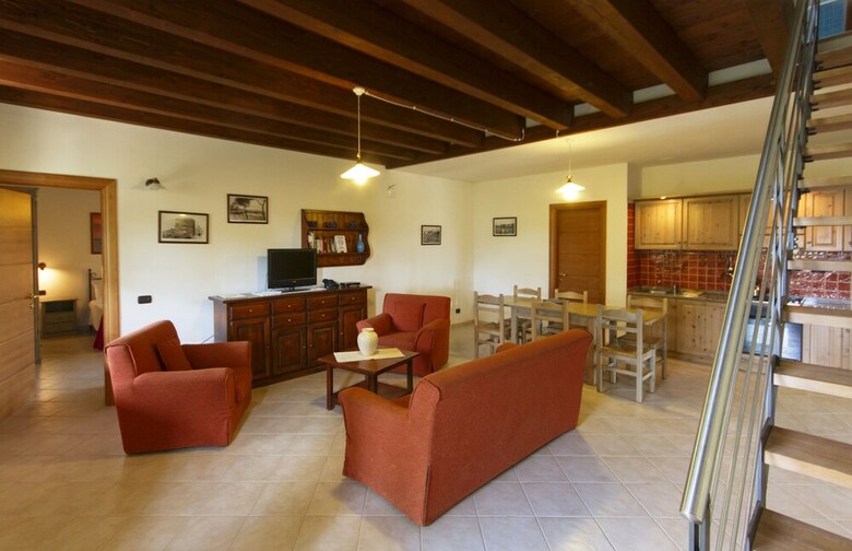 Podere Monte Sixeri Country Estate