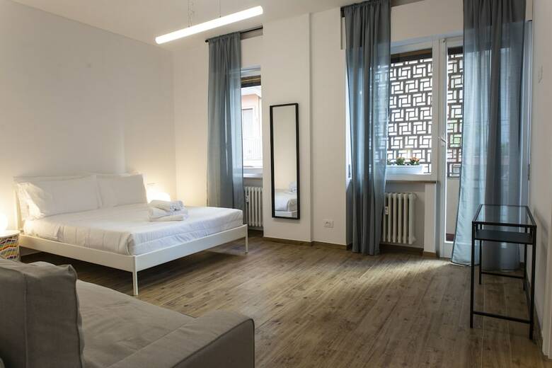 Hotel Dora's Room