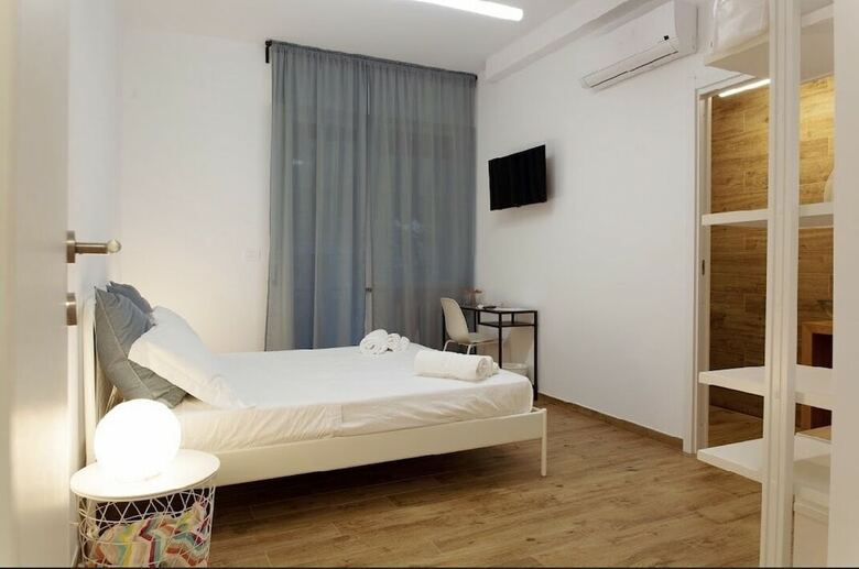 Hotel Dora's Room