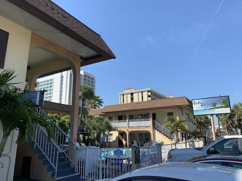 Echo Sails Motel