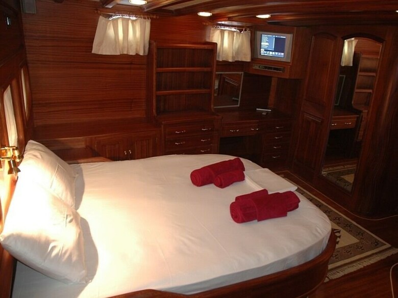 Ibiza Cruise Experience