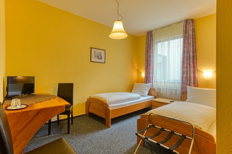 Ff&e Hotel Carlton