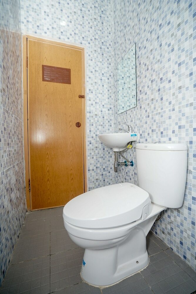 Hostal Oyo 443 Hotel Barlian
