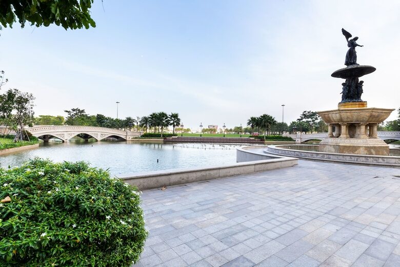 Vinhomes Golden River Luxury Apartment