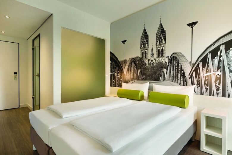Hotel Super 8 By Wyndham Dresden