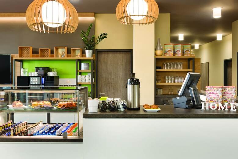 Hotel Super 8 By Wyndham Dresden
