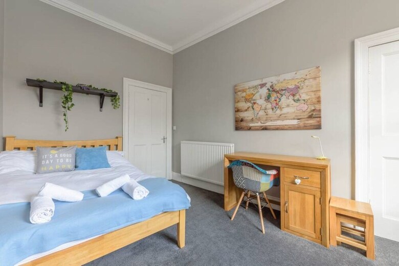 Two Bedroom City Centre Apartment In Edinburgh