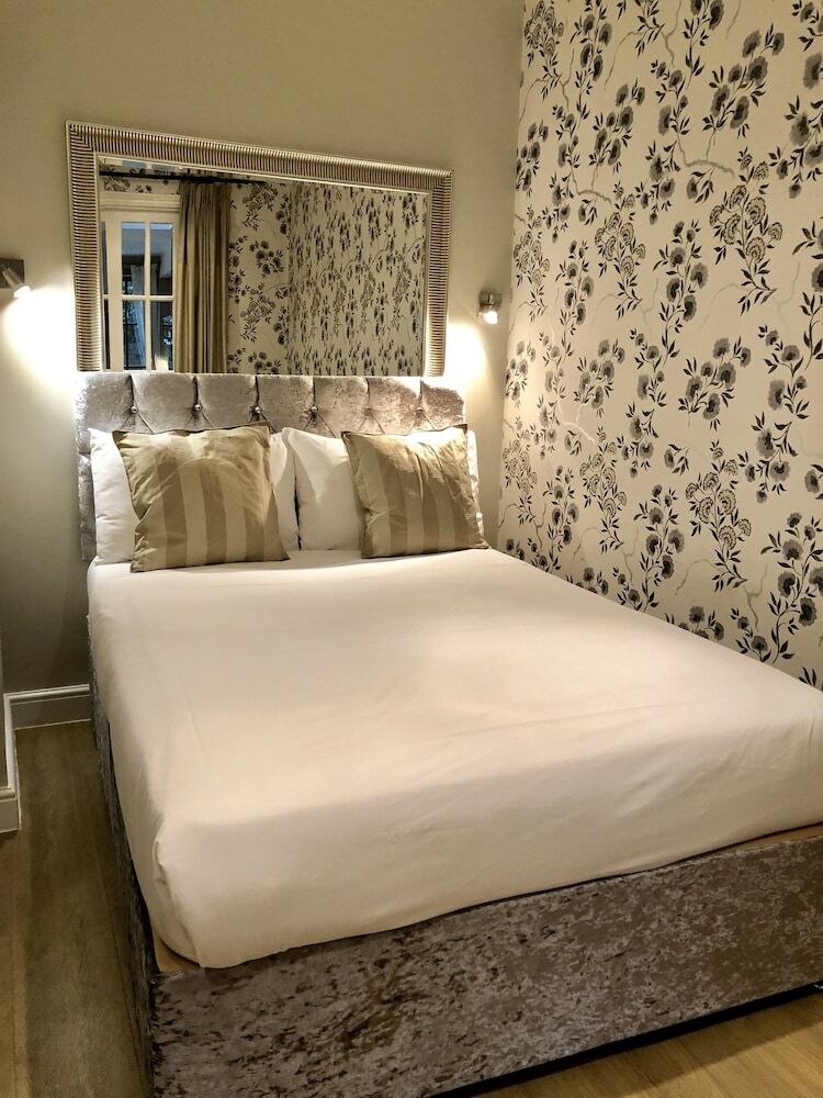 Claverton Street Apartment