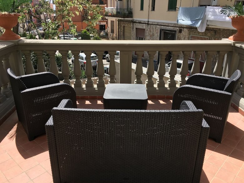 Villa Rosa Apartments