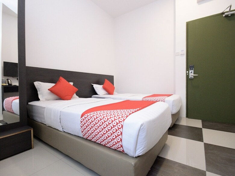 Oyo 818 Hotel 11
