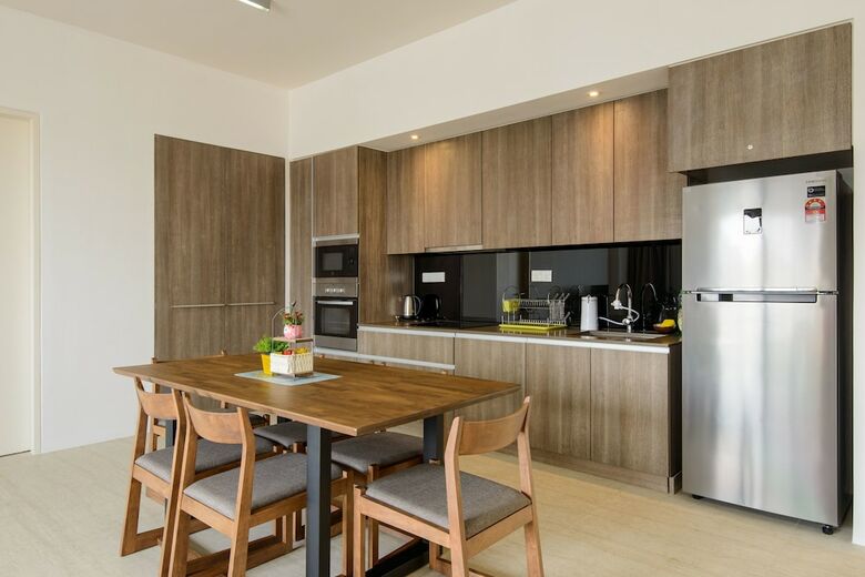 2 Bedrooms Apartment By The Sea