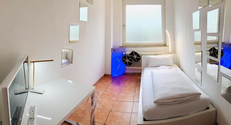Hostal @friends By City Surfer