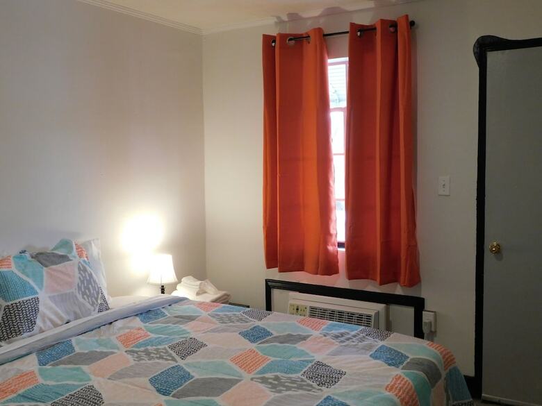 Motel Spruce Pine Inn Llc