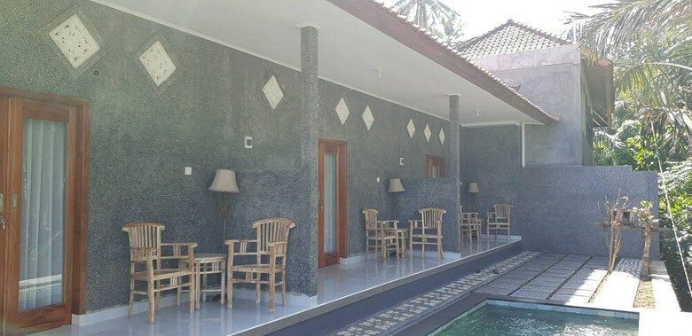 Hotel Karang Awak House