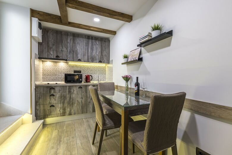 Reval Luxury Stone House Apartments