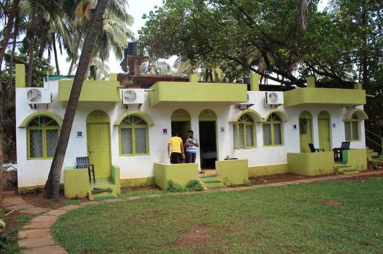 Hotel Dhuni Resorts Goa
