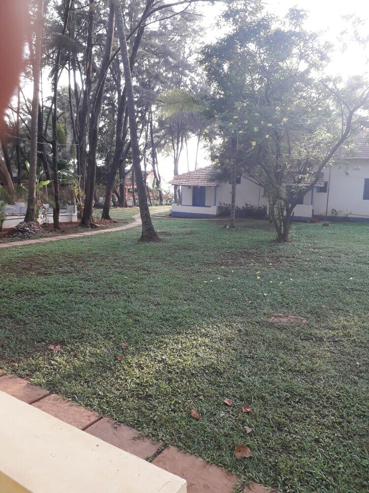 Hotel Dhuni Resorts Goa