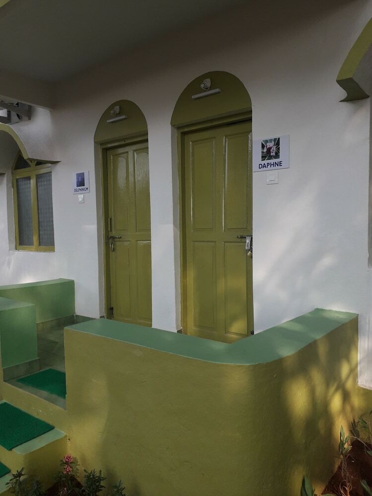 Hotel Dhuni Resorts Goa