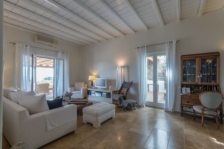Hera Iconic Mykonian Villa