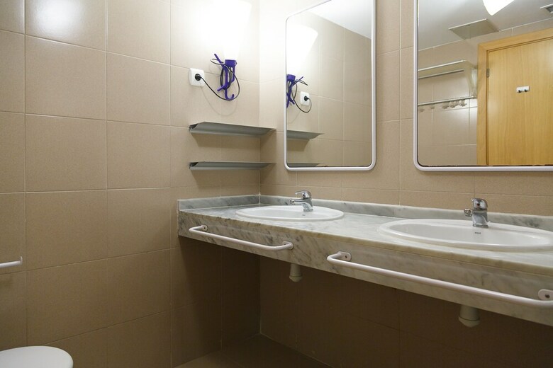 Apartamentos Uhc Arinsal Family Complex