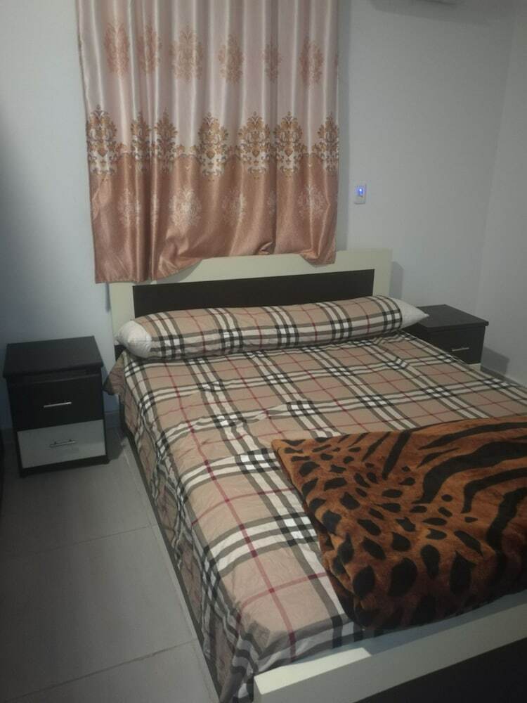 Hostal Queen Hostel