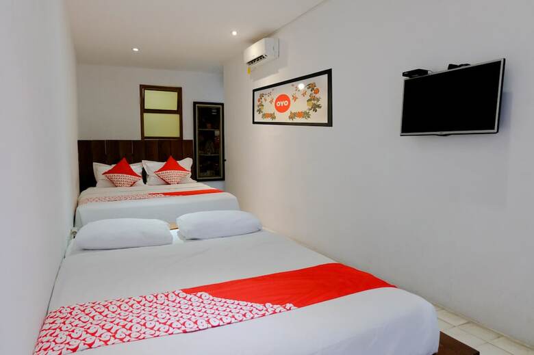 Hostal Oyo 626 Augustina Home