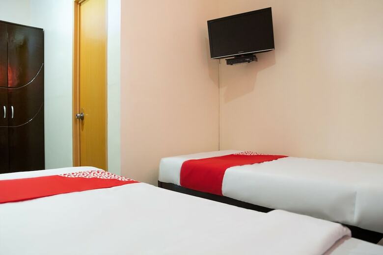 Hotel Oyo 153 Monclaire Suites