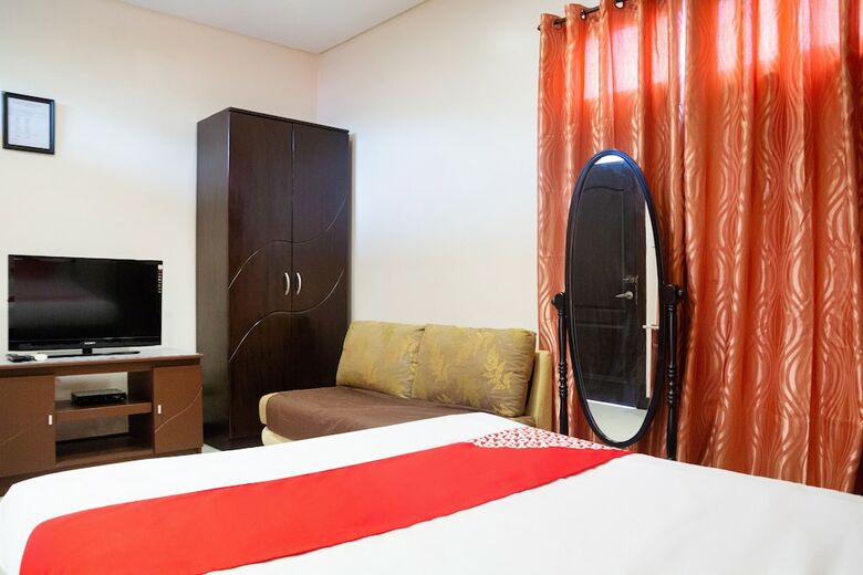 Hotel Oyo 153 Monclaire Suites