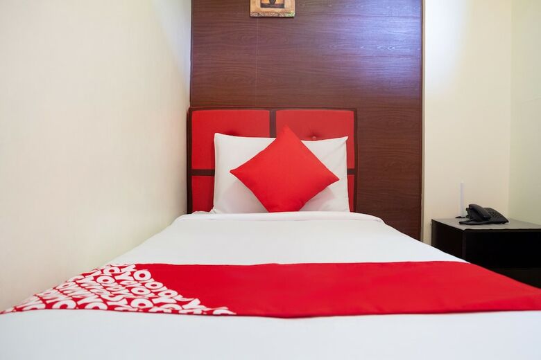 Hotel Oyo 153 Monclaire Suites