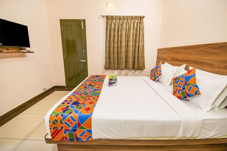 Fabhotel Radha Residency