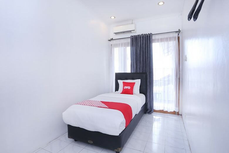 Hostal Oyo 426 Hotel Gading Resto