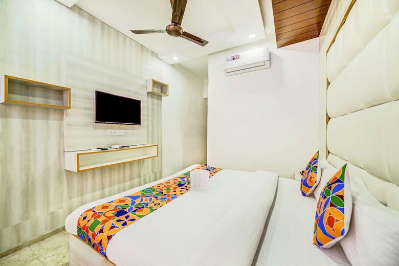 Hotel Fabexpress The First
