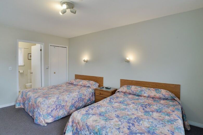 Oakwood Motel