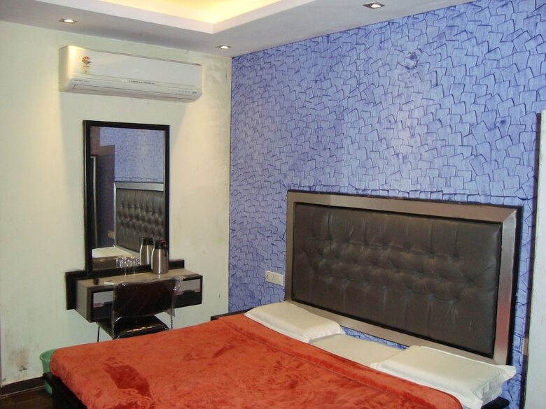 Hotel 3 B Houses