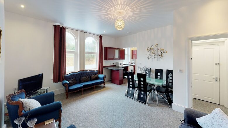 Spacious Apartment Sleeps 7
