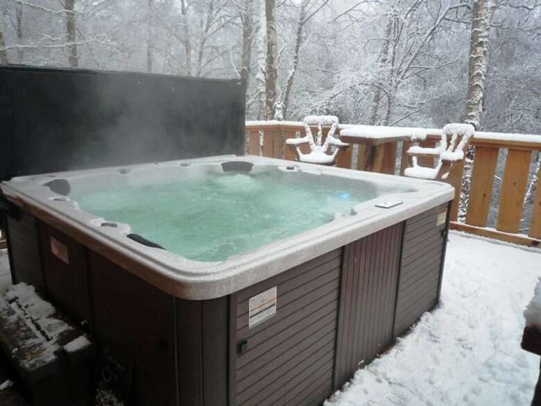 Caledonian Cabin + Hot Tub