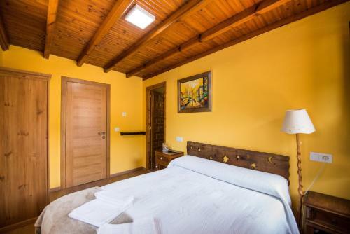 Hostal Pe�a Santa