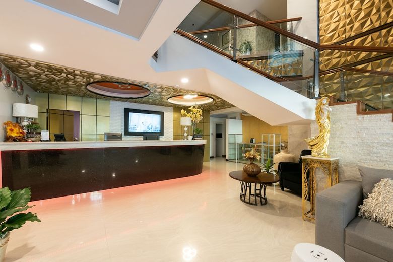 Oyo 171 Amore Hotel