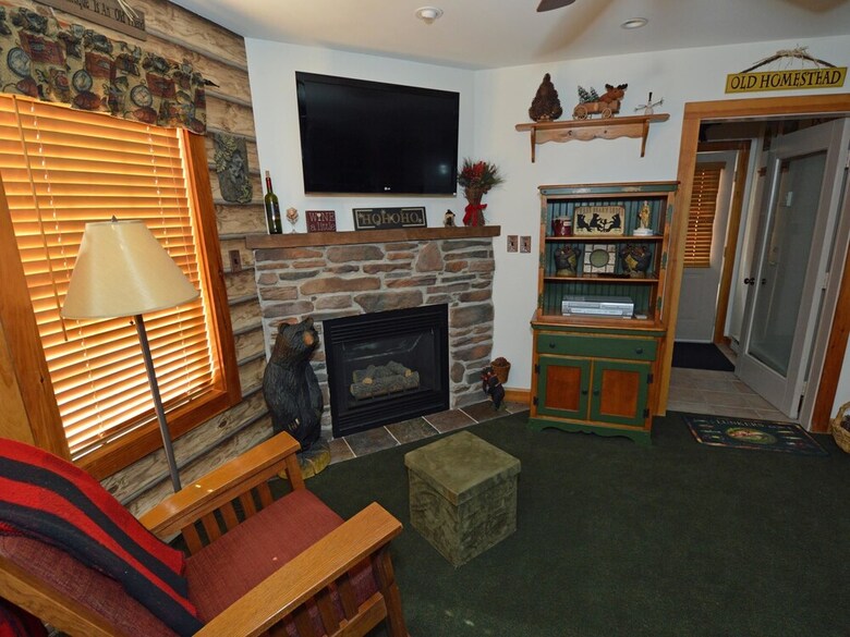 1br: Camp 4 # 18