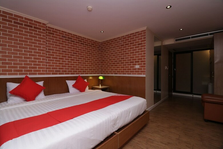 Oyo 114 Bb Boutique Ekamai Hotel