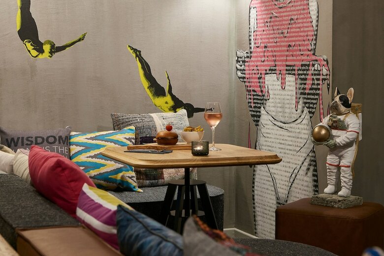 Hotel Moxy Patra Marina