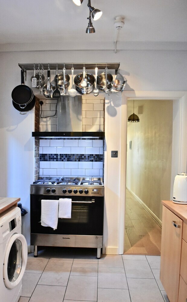 Apartamentos Spacious 1 Bedroom Flat Near The Beach