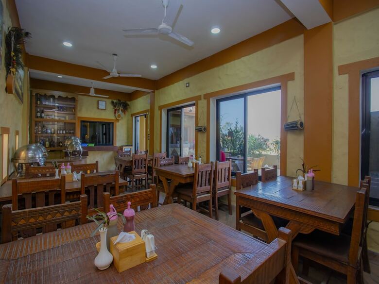 Oyo 325 Chitwan Botique Hotel
