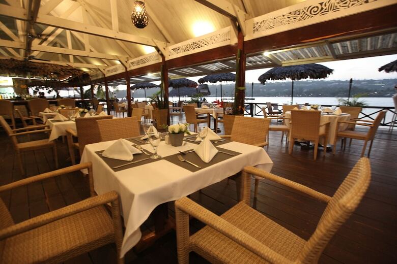 Hotel Erakor Island Resort & Spa