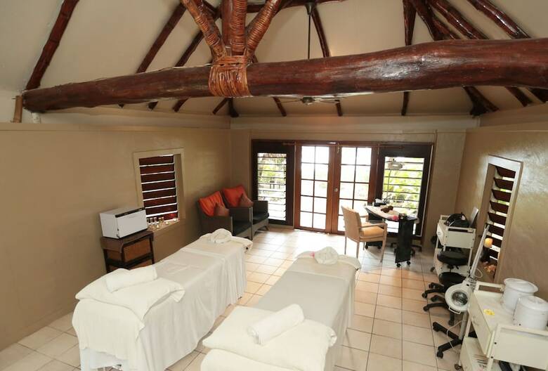 Hotel Erakor Island Resort & Spa