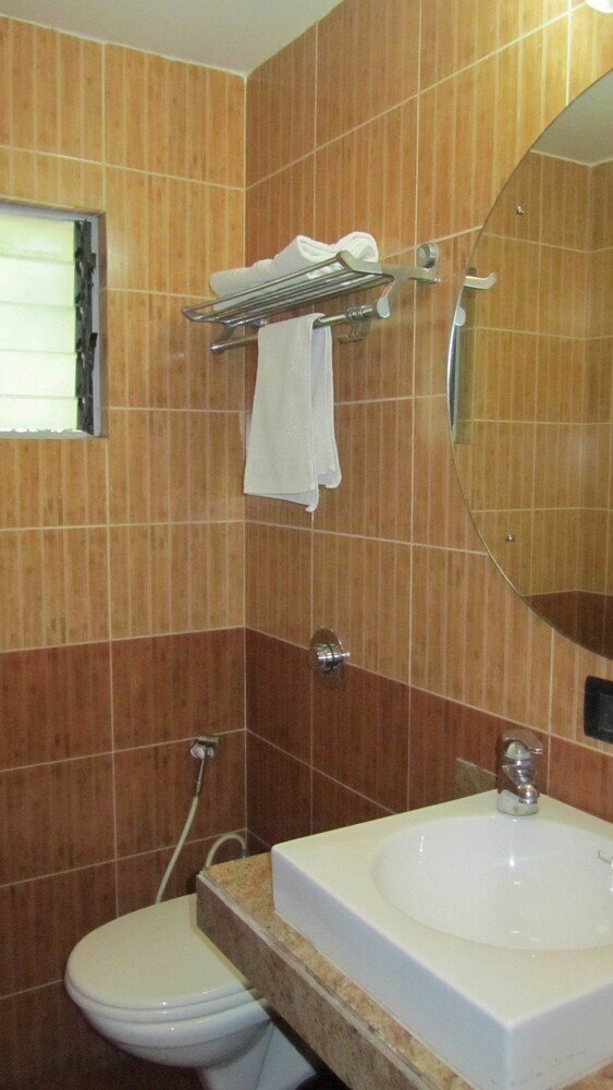 Hotel Bhammars Inn- Pure Veg.