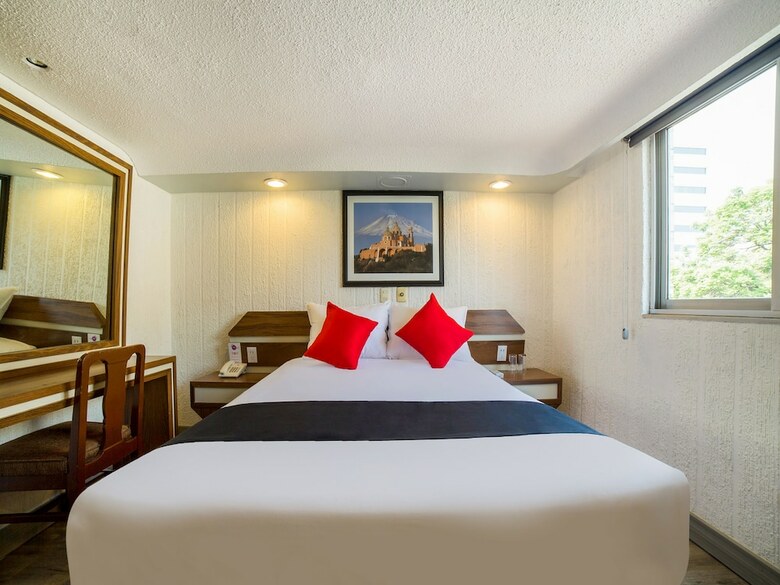 Hotel Capital O Marti