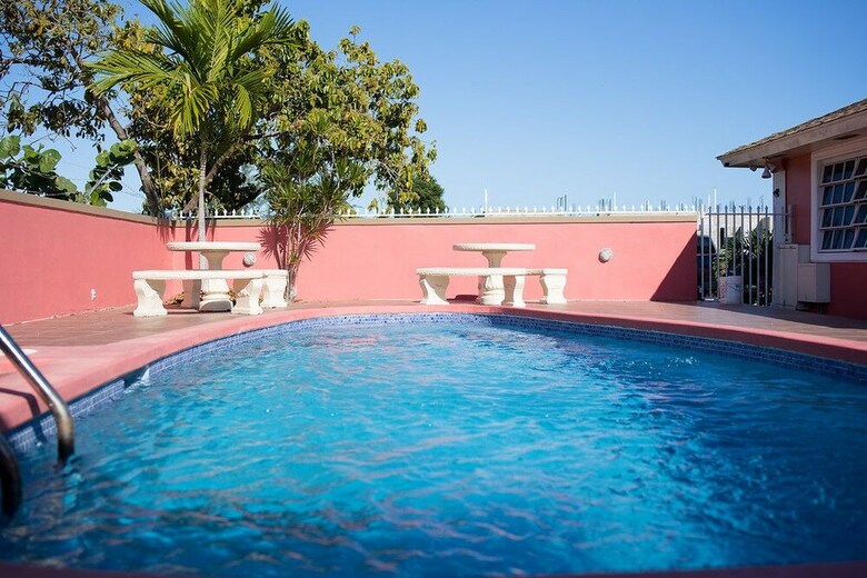 Hotel Cocoplum Rest N Hideaway 1