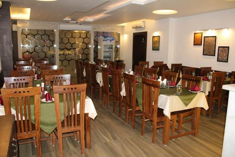Hotel Dhauladhar Heights